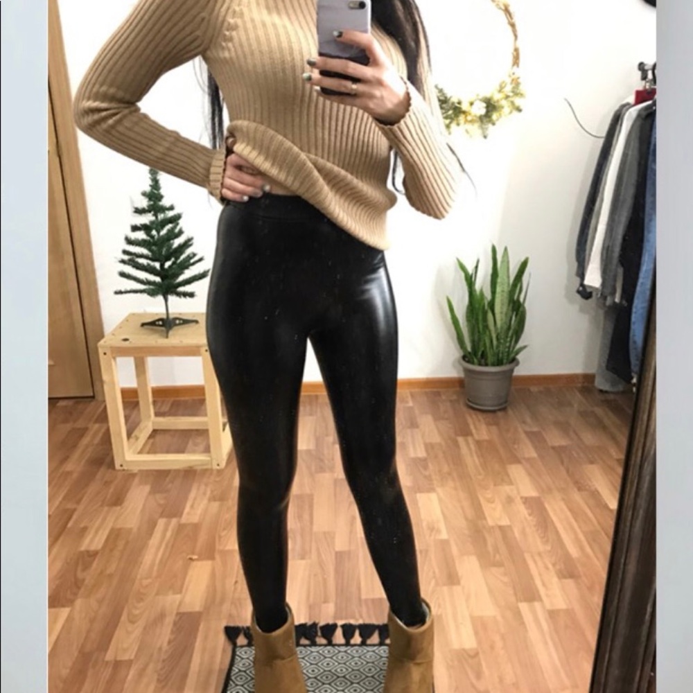 FLEECE LINED VEGAN LEATHER LEGGINGS - Picture 6 of 8